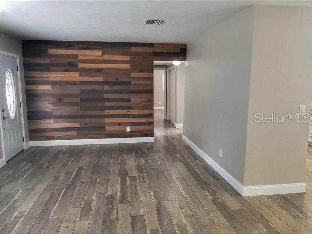 Image 8 of property listing at 1664 S EVERGREEN AVENUE, Clearwater, FL 33756