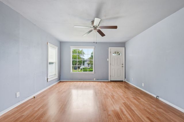 2713 35th Street, Fort Worth, TX 76106