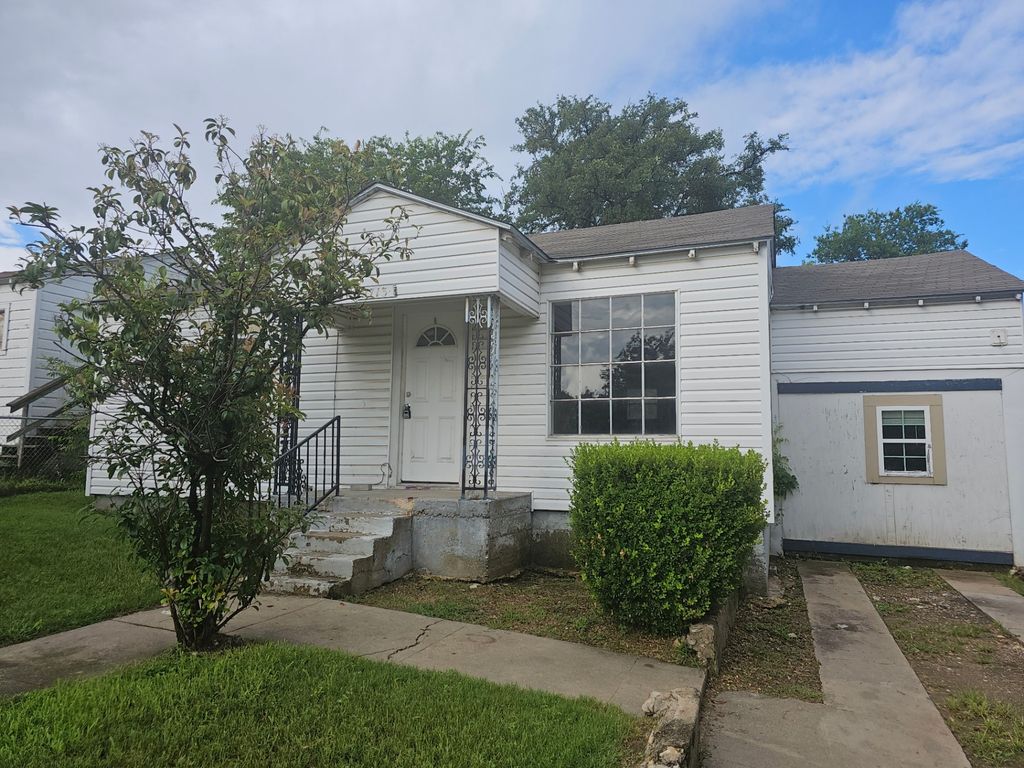 2713 35th Street, Fort Worth, TX 76106