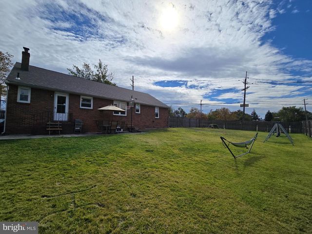 5915 LEXINGTON AVE, Pennsauken, NJ 08109