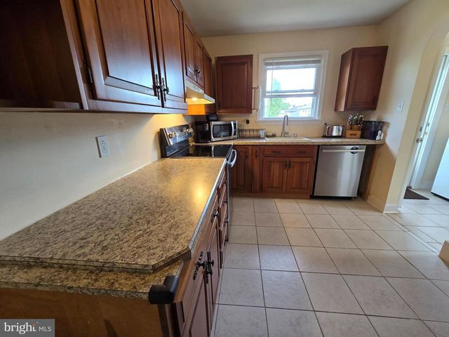 5915 LEXINGTON AVE, Pennsauken, NJ 08109