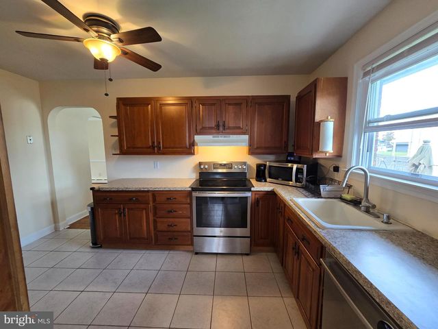 5915 LEXINGTON AVE, Pennsauken, NJ 08109