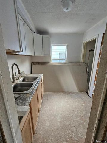 8686 Artesian Street, Detroit, MI 48228