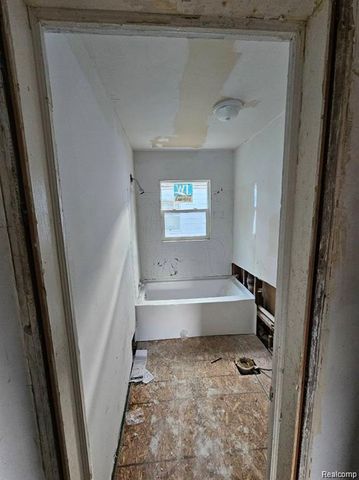 8686 Artesian Street, Detroit, MI 48228