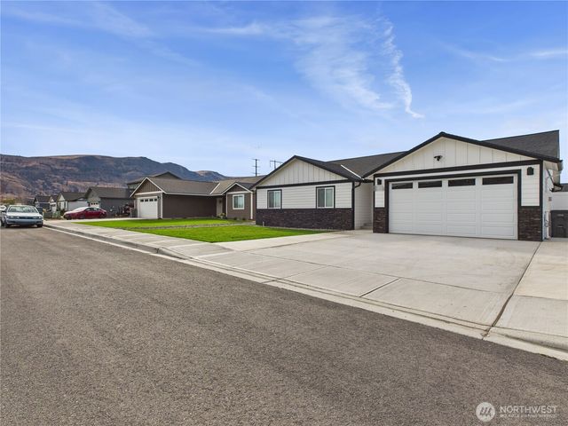 1408 Douglas Avenue, Rock Island, WA 98850