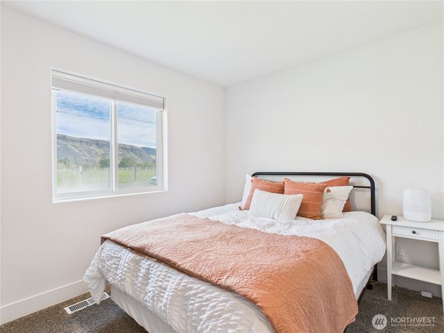 1408 Douglas Avenue, Rock Island, WA 98850