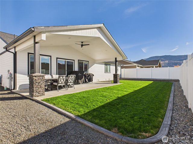 1408 Douglas Avenue, Rock Island, WA 98850