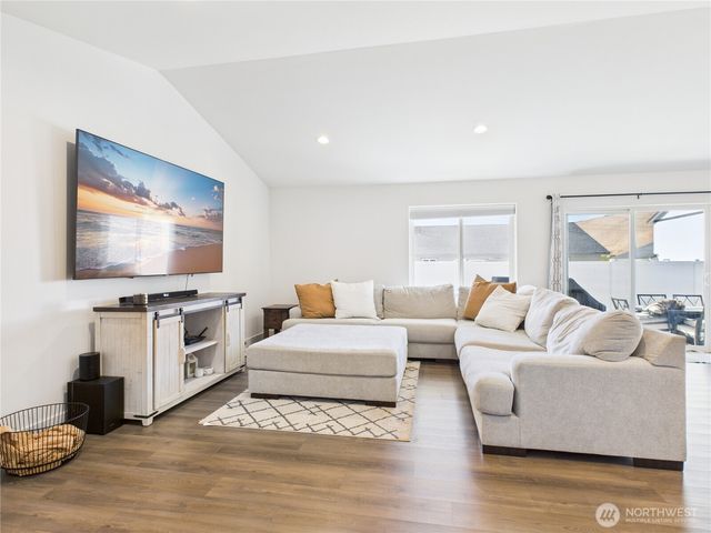 1408 Douglas Avenue, Rock Island, WA 98850