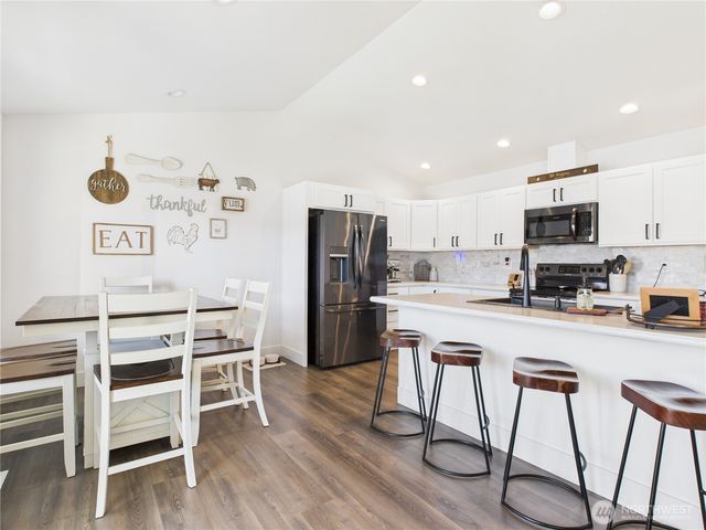 1408 Douglas Avenue, Rock Island, WA 98850