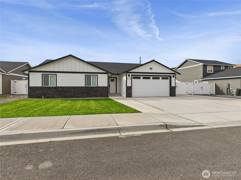 1408 Douglas Avenue, Rock Island, WA 98850