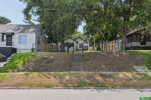 2210 N 60 Street, Omaha, NE 68104