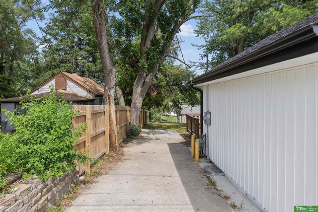 2210 N 60 Street, Omaha, NE 68104