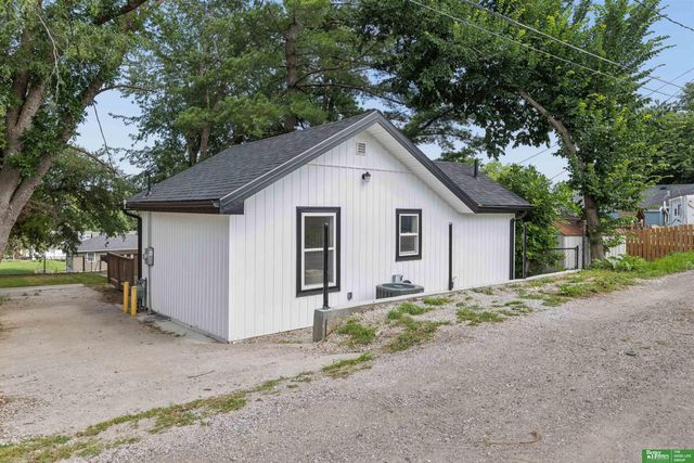 2210 N 60 Street, Omaha, NE 68104