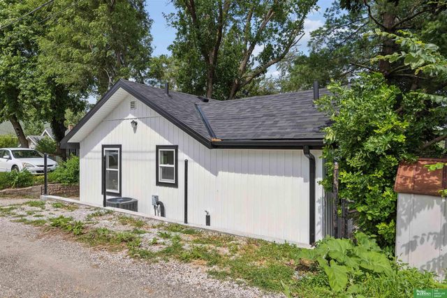 2210 N 60 Street, Omaha, NE 68104