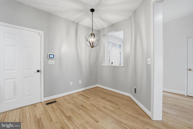 1919 LOGAN MANOR DR, Reston, VA 20190