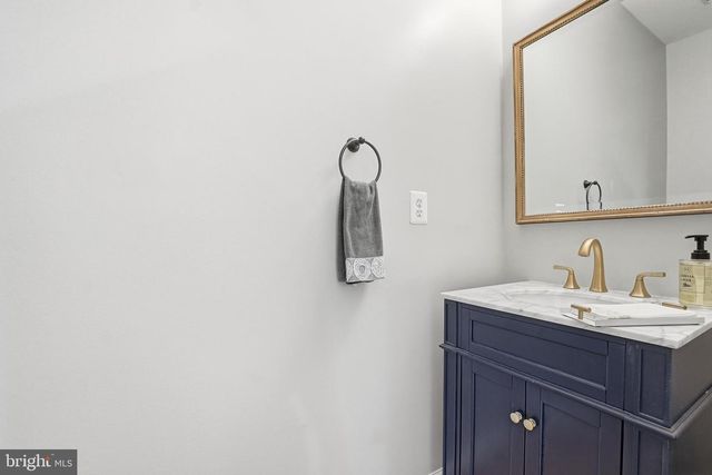 1919 LOGAN MANOR DR, Reston, VA 20190