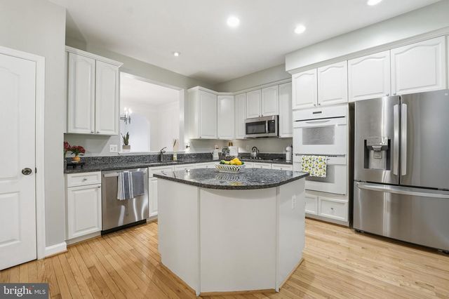 1919 LOGAN MANOR DR, Reston, VA 20190