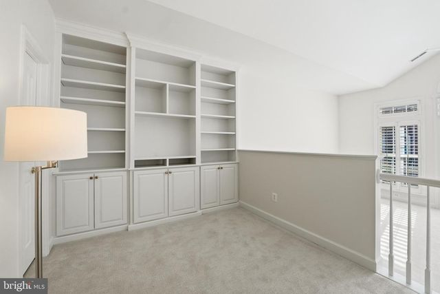 1919 LOGAN MANOR DR, Reston, VA 20190