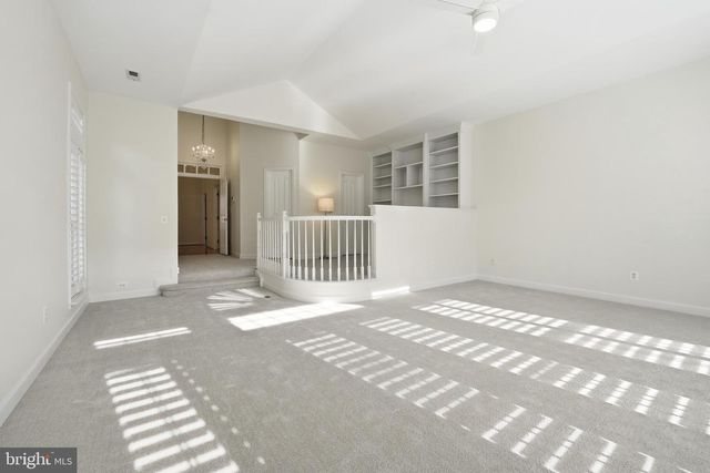 1919 LOGAN MANOR DR, Reston, VA 20190