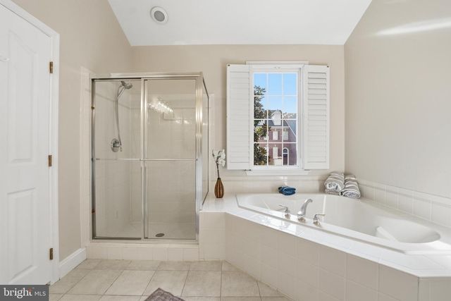 1919 LOGAN MANOR DR, Reston, VA 20190