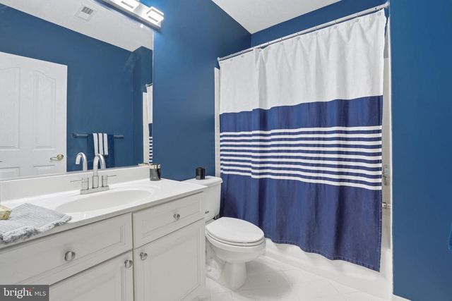 1919 LOGAN MANOR DR, Reston, VA 20190