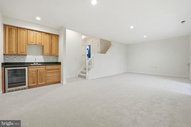 1919 LOGAN MANOR DR, Reston, VA 20190