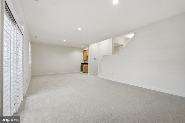 1919 LOGAN MANOR DR, Reston, VA 20190