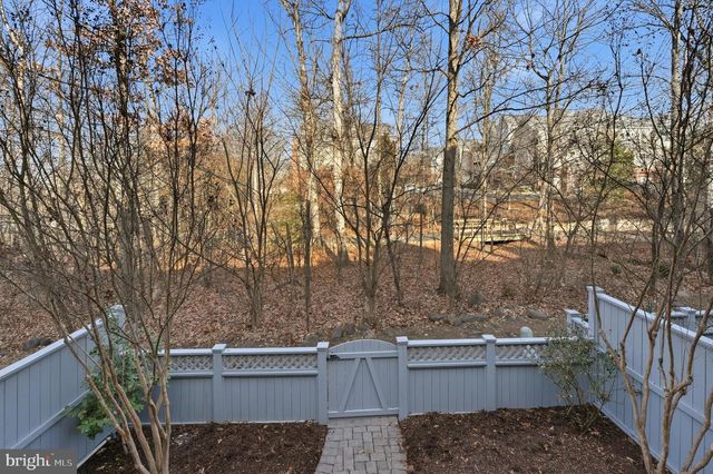 1919 LOGAN MANOR DR, Reston, VA 20190