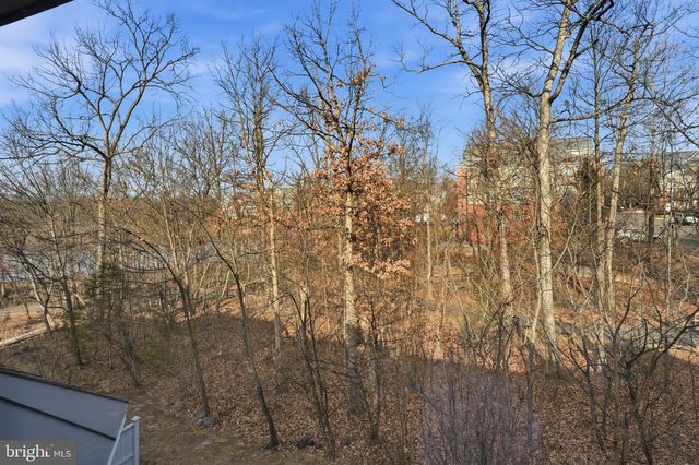 1919 LOGAN MANOR DR, Reston, VA 20190