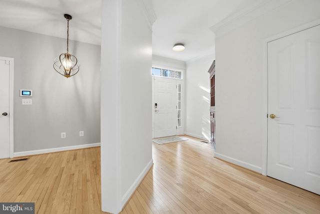 1919 LOGAN MANOR DR, Reston, VA 20190