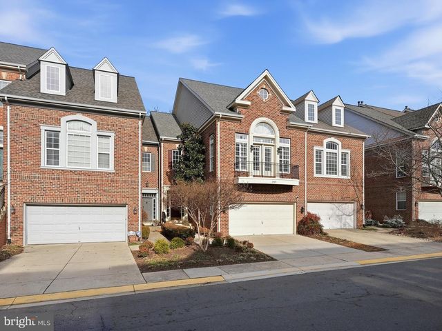 1919 LOGAN MANOR DR, Reston, VA 20190