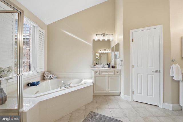 1919 LOGAN MANOR DR, Reston, VA 20190