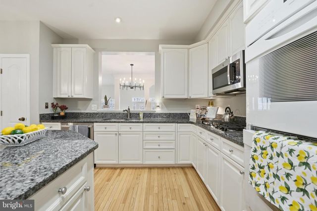 1919 LOGAN MANOR DR, Reston, VA 20190