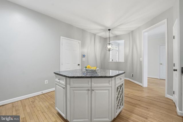 1919 LOGAN MANOR DR, Reston, VA 20190