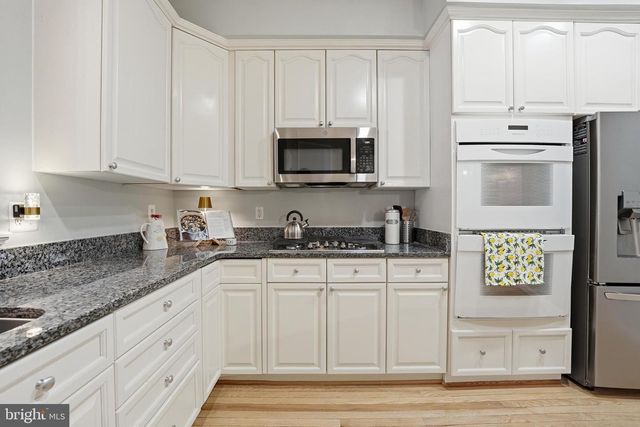 1919 LOGAN MANOR DR, Reston, VA 20190