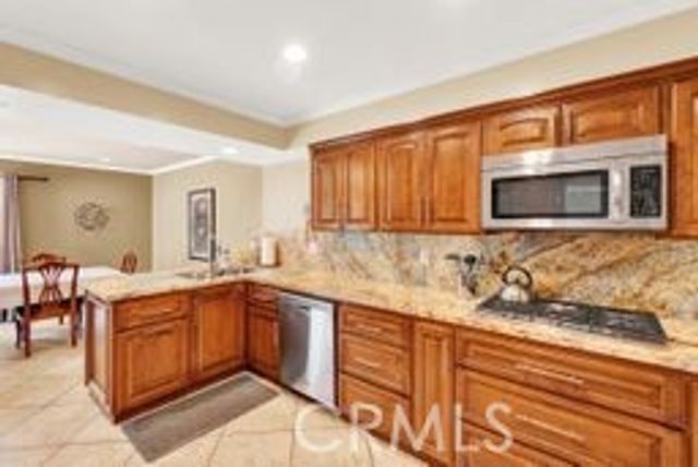 32 E Senisa, Irvine, CA 92612