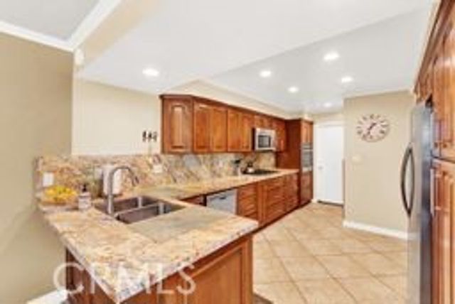 32 E Senisa, Irvine, CA 92612