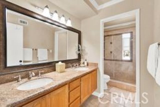 32 E Senisa, Irvine, CA 92612