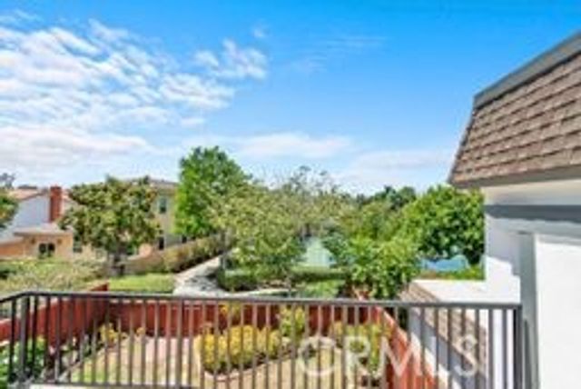 32 E Senisa, Irvine, CA 92612