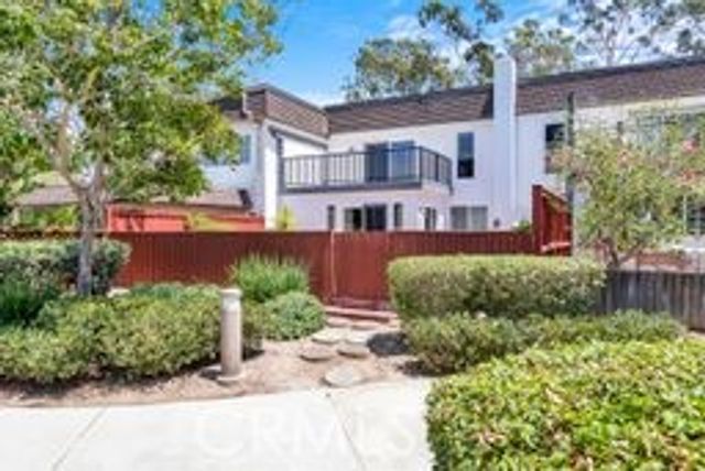 32 E Senisa, Irvine, CA 92612