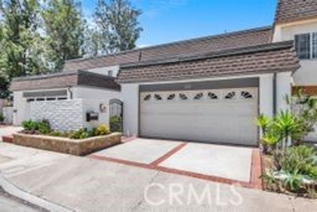 32 E Senisa, Irvine, CA 92612