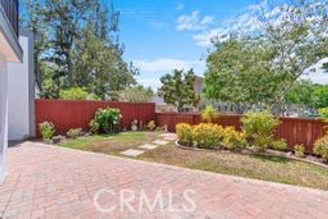 32 E Senisa, Irvine, CA 92612