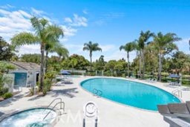 32 E Senisa, Irvine, CA 92612