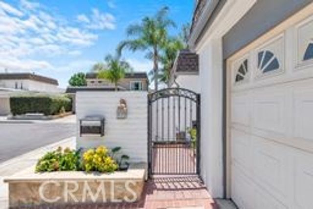 32 E Senisa, Irvine, CA 92612