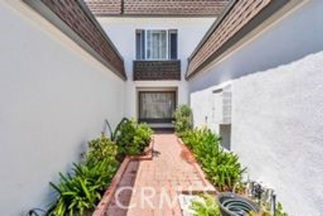 32 E Senisa, Irvine, CA 92612