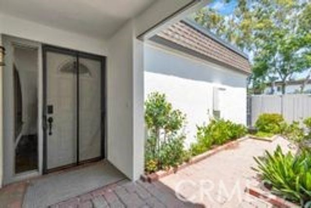 32 E Senisa, Irvine, CA 92612