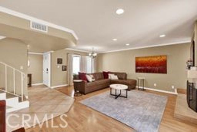 32 E Senisa, Irvine, CA 92612