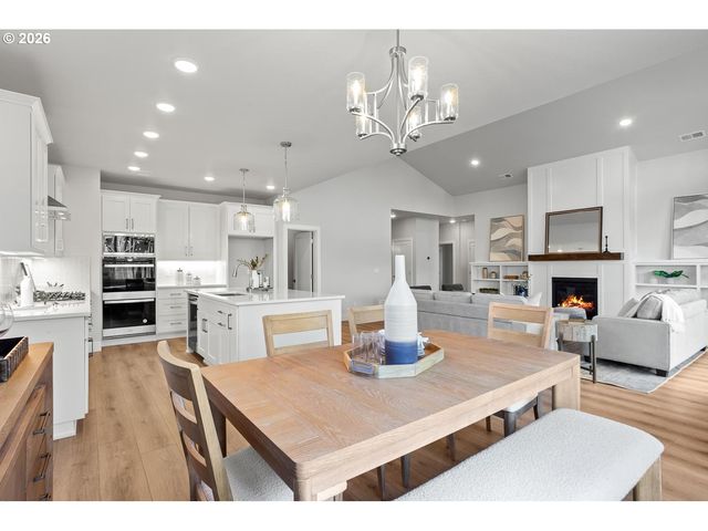 8813 Sw Peoria Ln, Tualatin, OR 97062