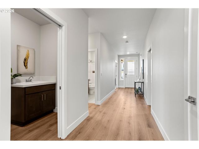 8813 Sw Peoria Ln, Tualatin, OR 97062