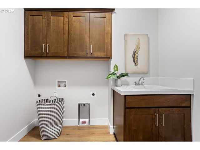 8813 Sw Peoria Ln, Tualatin, OR 97062